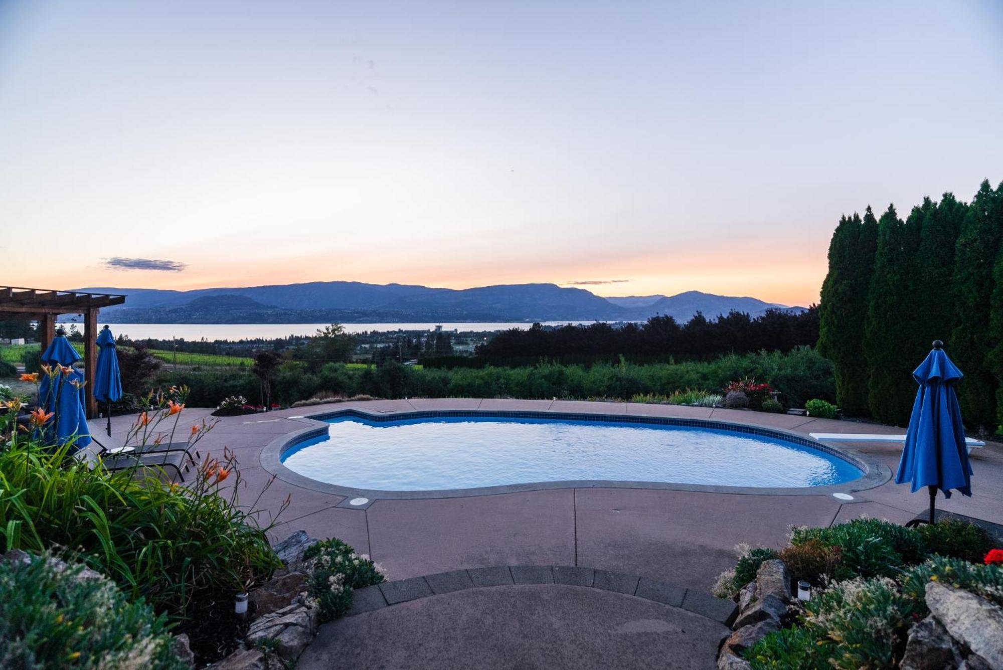 Villa Crawford View Kelowna Exterior foto